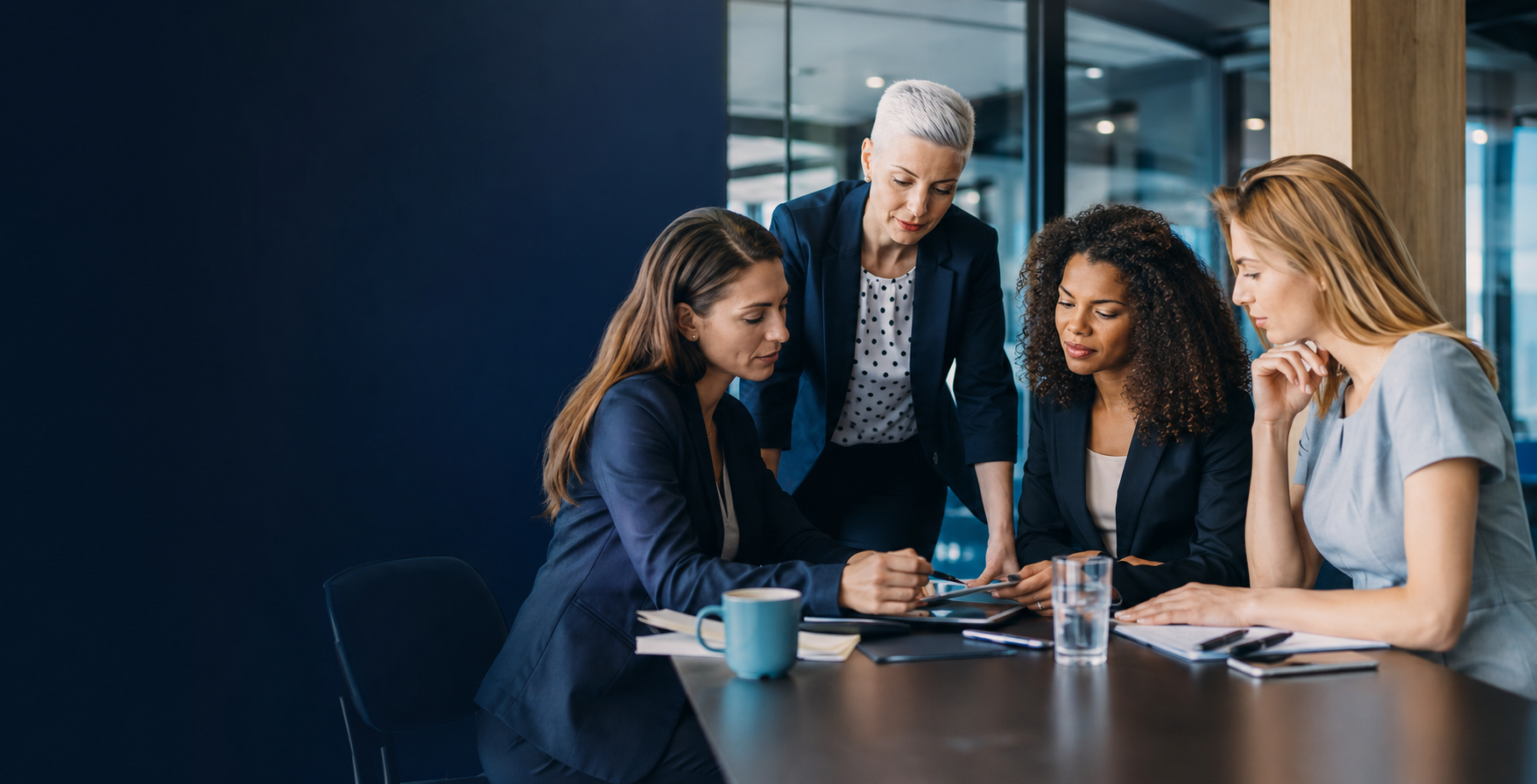 Professioniste collaborano nel programma What Women Work di APP Consulting